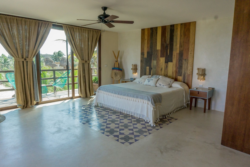 Oceanfront Penthouse Suite