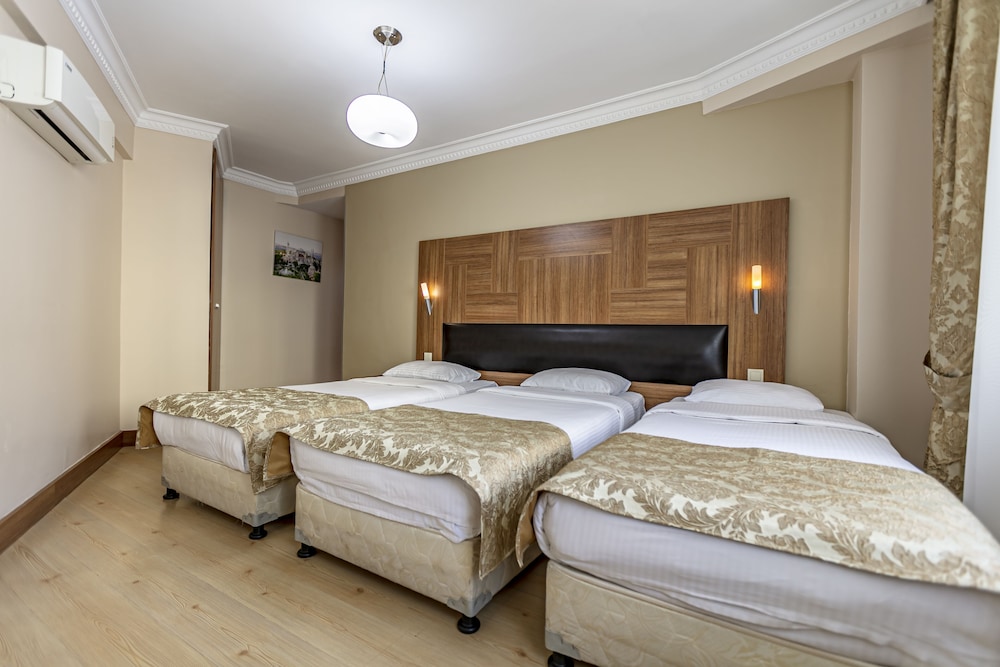 Superior Triple Room photo 2