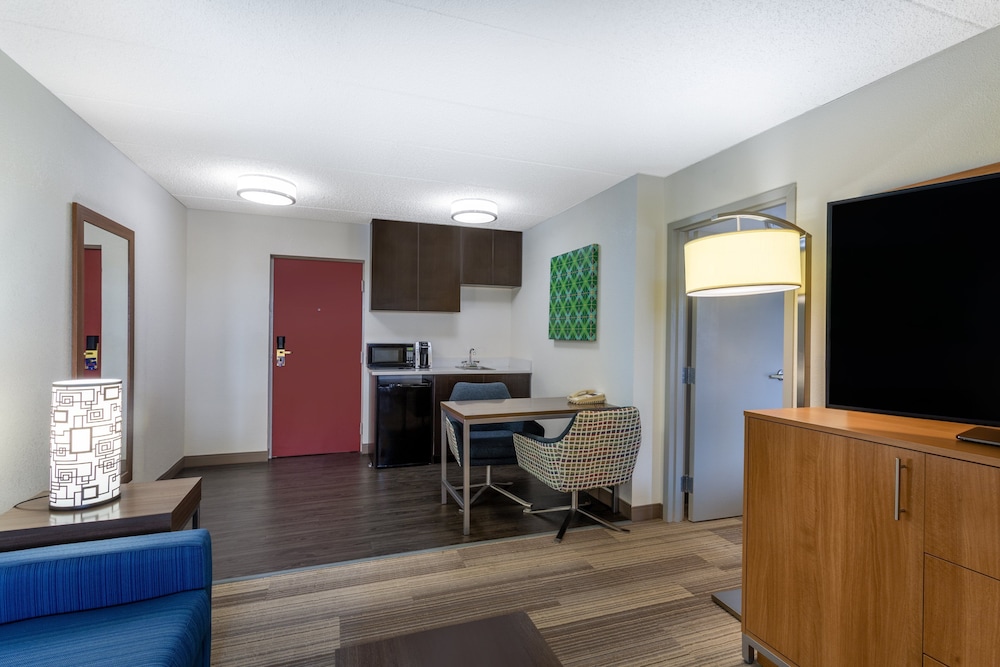 Suite, 1 Bedroom - Photo 1