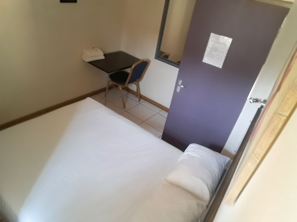 Basic Double or Twin Room, 1 Double Bed photo 2