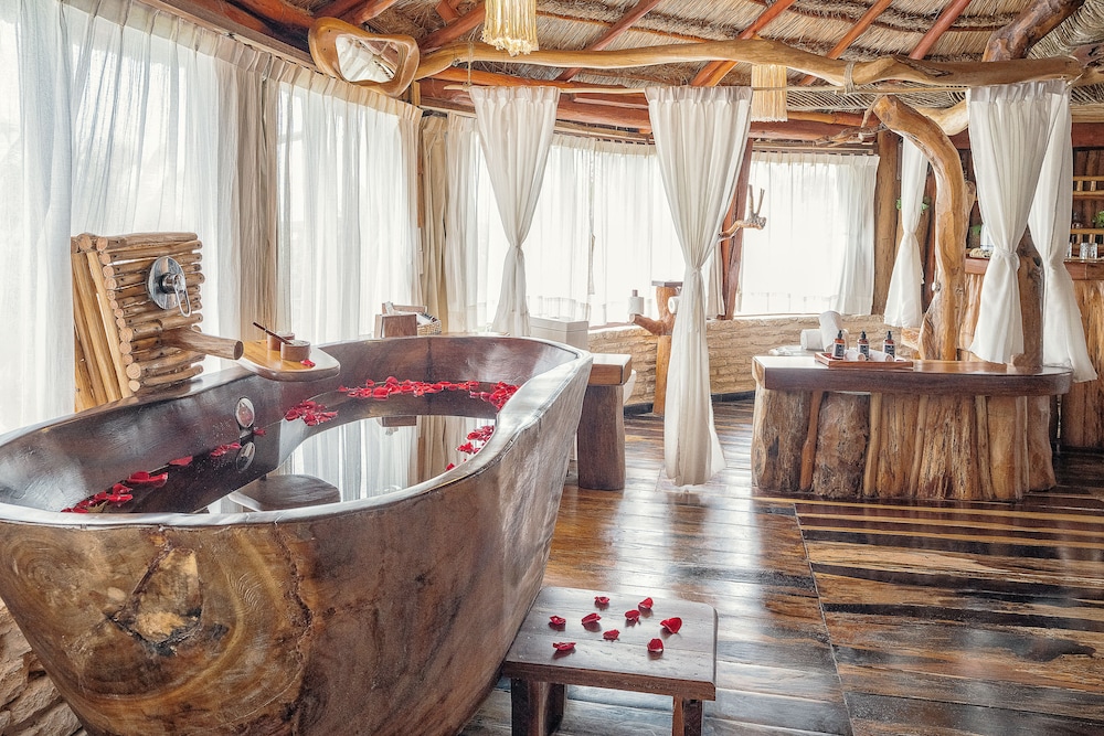 Signature Suite, 1 King Bed, Garden View - Photo 5