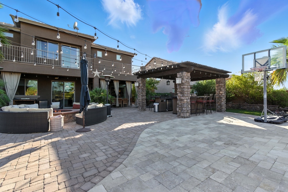 House (5 Bedrooms) photo 2