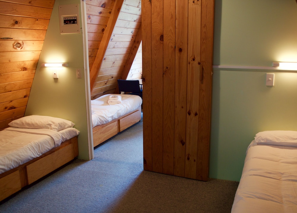 Standard Double Chalet with Private Kitchenette and Bathroom photo 2