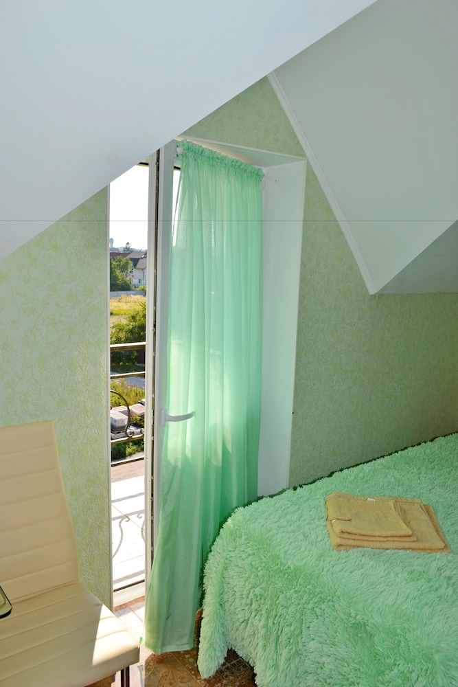 Family Room, Balcony photo 1