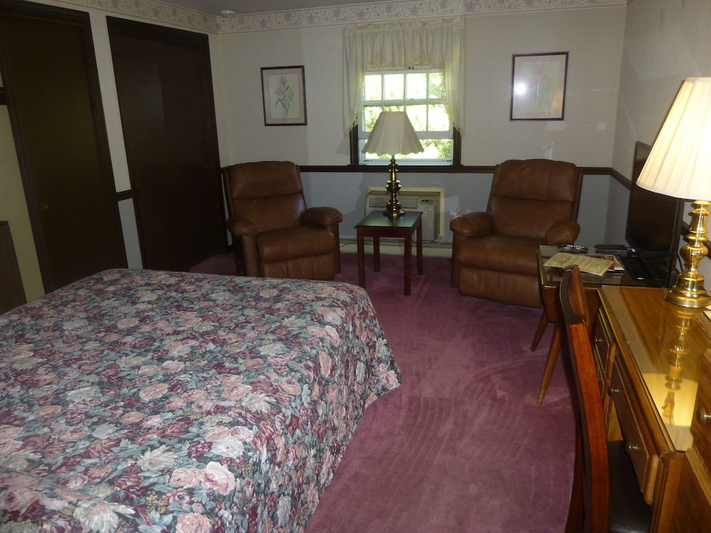 Deluxe Room, 1 Queen Bed, 2nd Floor photo 1