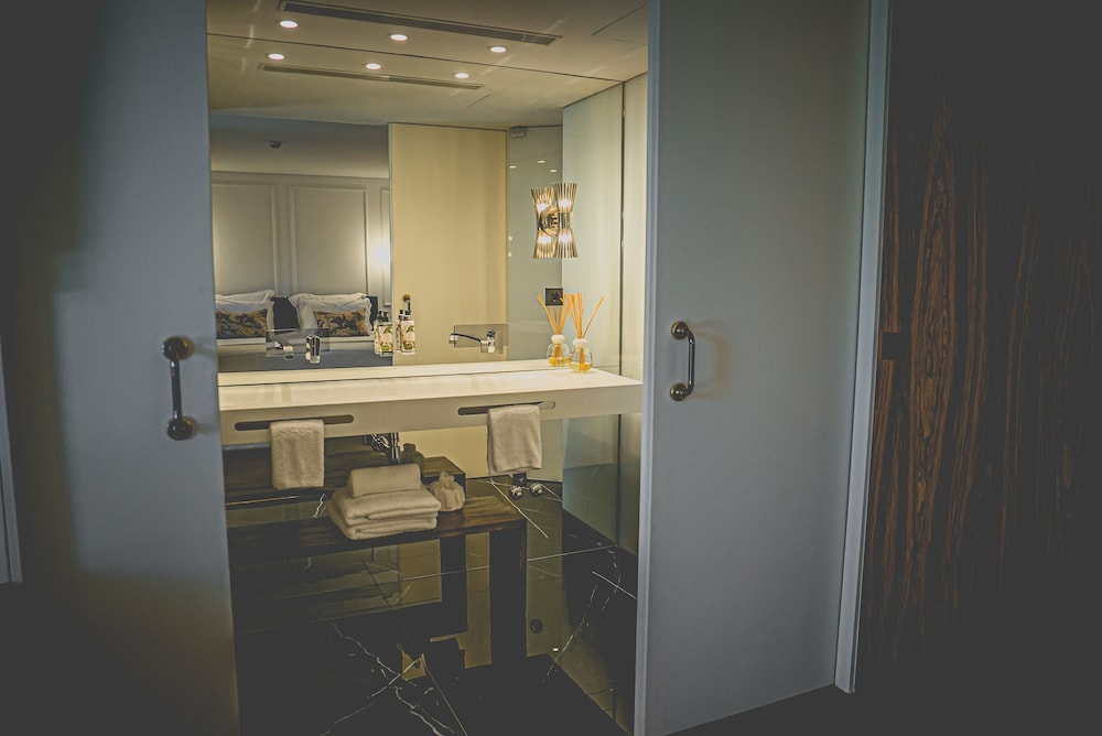 Deluxe Double or Twin Room - Photo 8