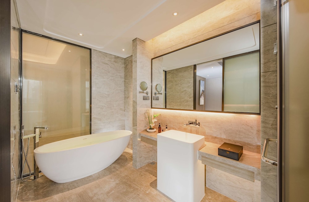 Business Suite photo 3