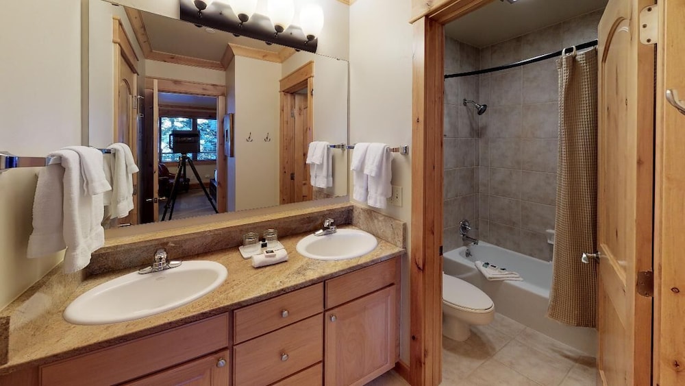 Studio (Platinum Condominium) - Photo 4