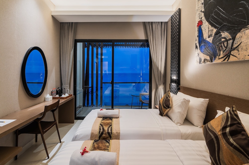 Deluxe Premium Twin With Sea View photo 3