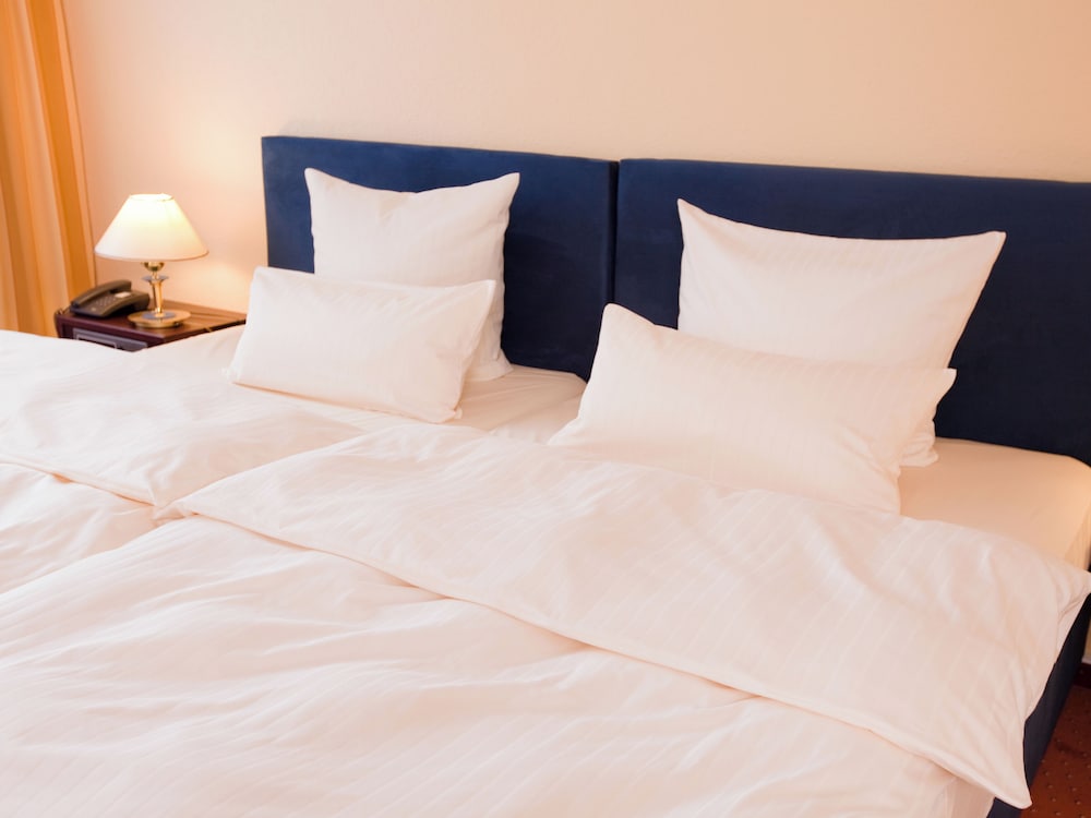 Standard Double Room (partly Basel or mountain view) - Photo 3