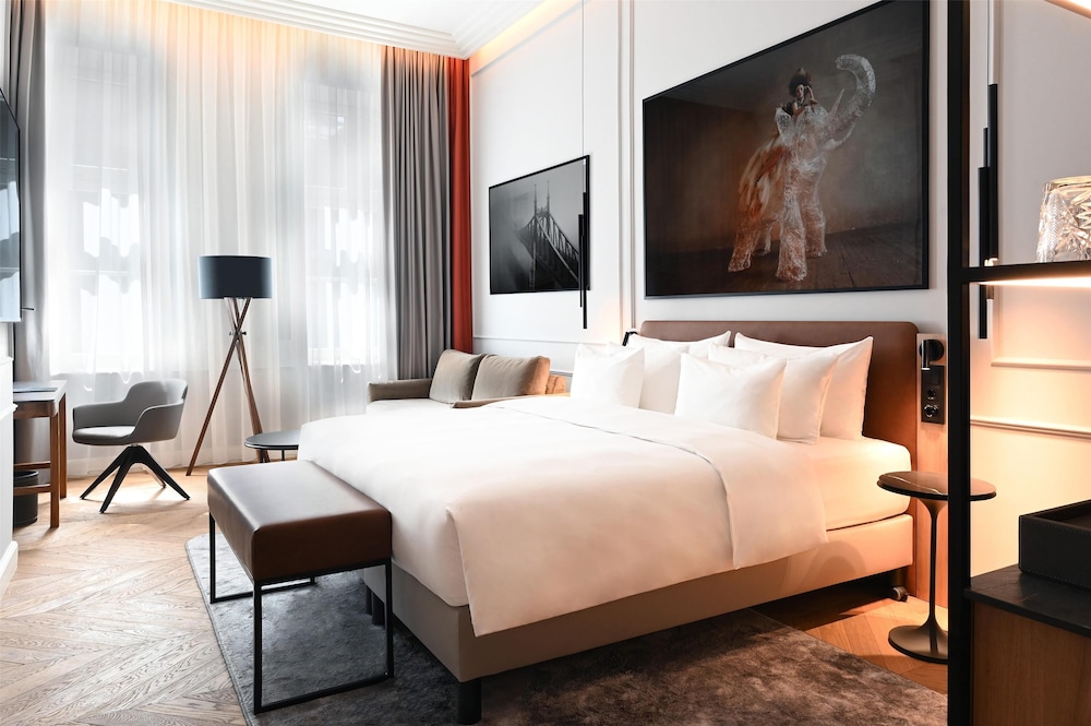 Premium Room (Collection - Basilica View) thumbnail 5