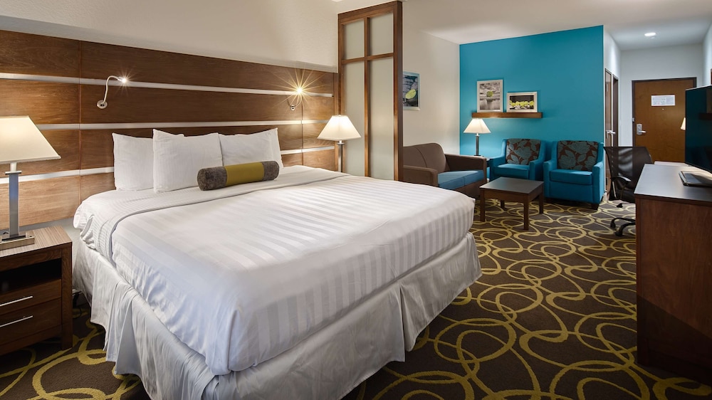 Suite, 1 King Bed, Non Smoking, Bathtub photo 2