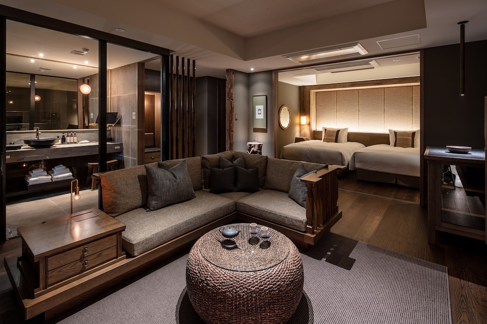 Basic Suite - Photo 1