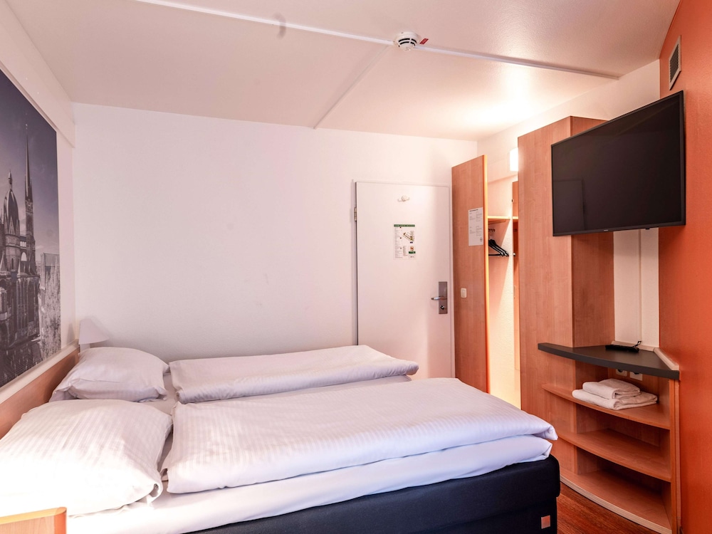 Twin Room - Photo 3