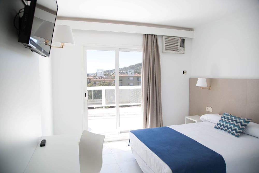Single Room (monoparental 1 adult and 1 child)