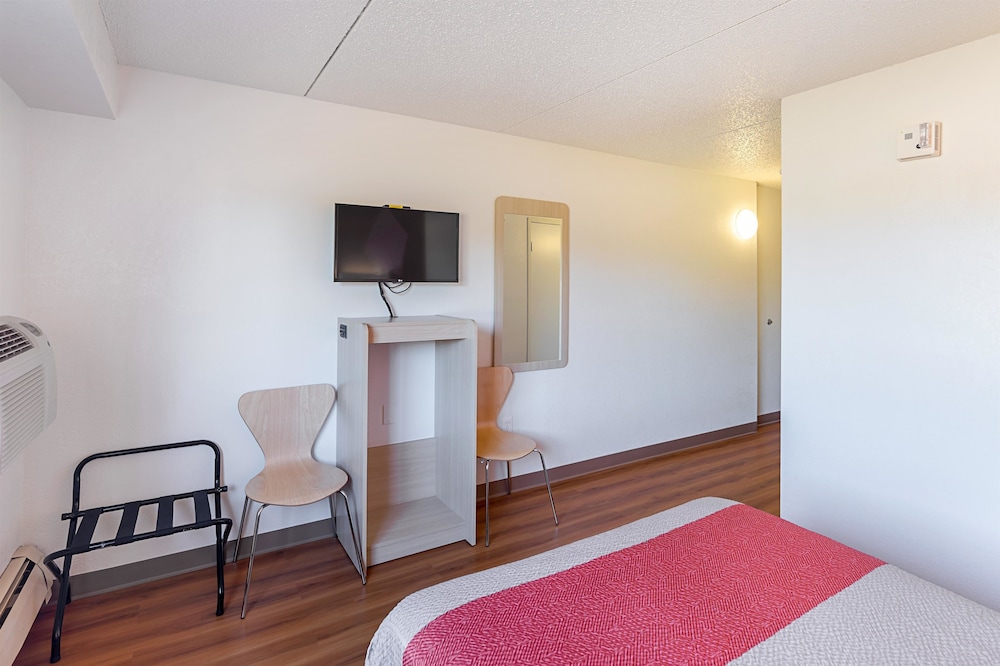 Standard Room, 1 Queen Bed, Non Smoking photo 1