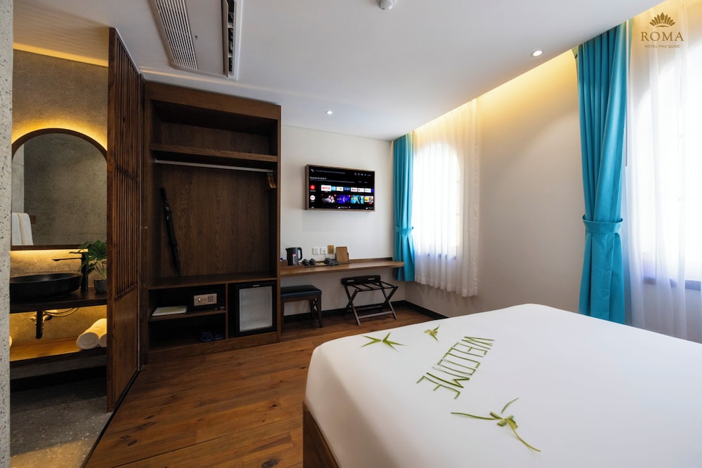 Felice, City View, 1 Queen Bed with Window - Photo 5
