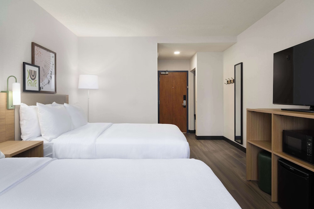 Room, 2 Queen Beds - Photo 1