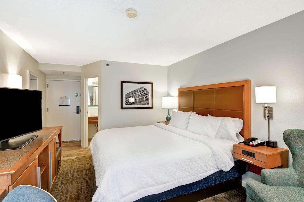 Standard Room, 1 King Bed, Non Smoking - Photo 1
