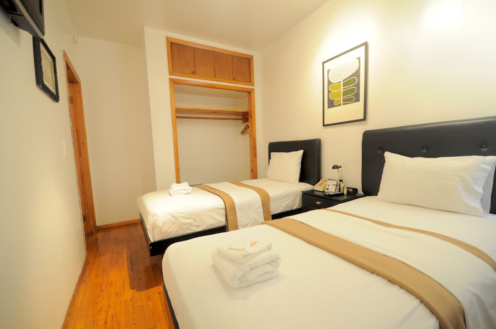 Shared Bathroom Economy Suite