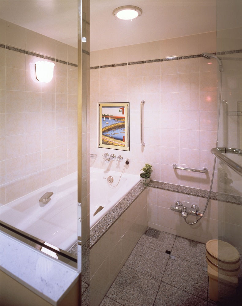 Garden Tower Suite Twin Room, Non Smoking, thumbnail 6
