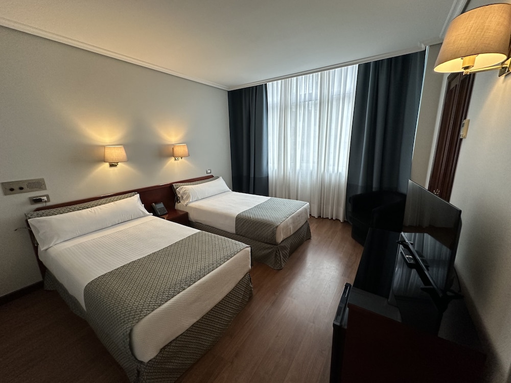 Standard Double or Twin Room - Photo 11