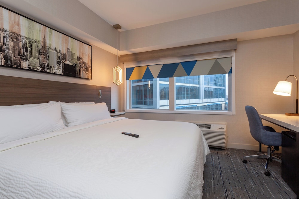 Standard Room, 1 King Bed, Transfer Shower, Non Smoking (Mobility, Transfer Shower) - Photo 2