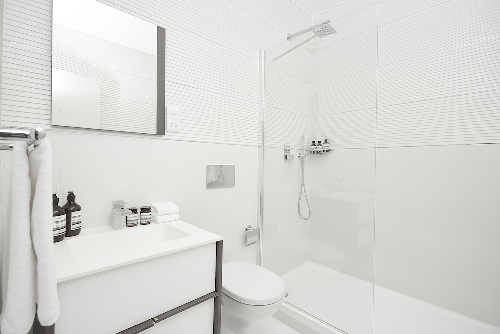 Executive Suite - Photo 5