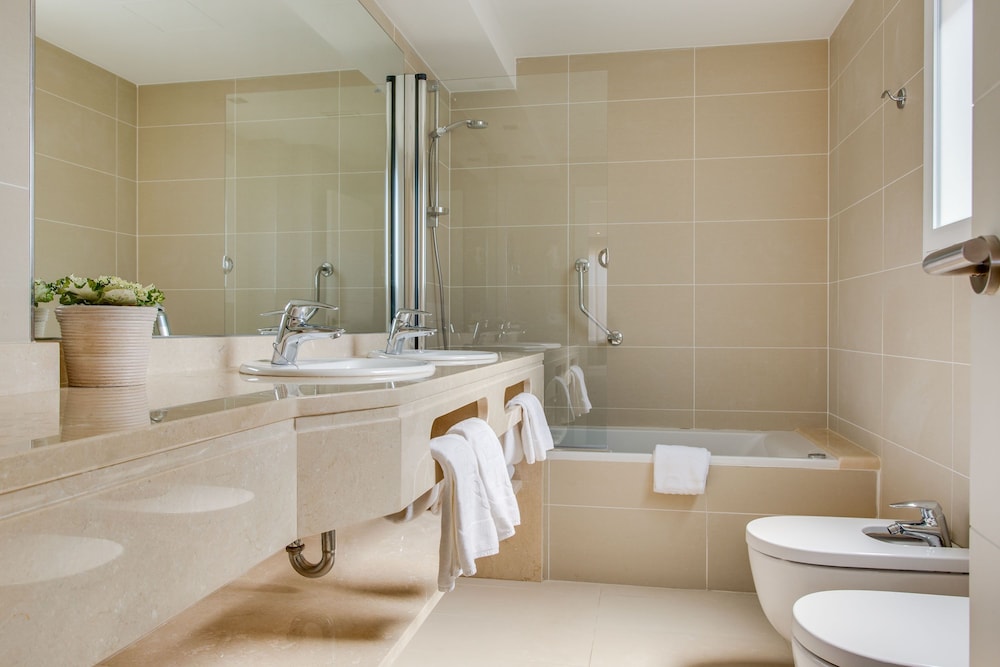 Superior Room, Sea View - Photo 10