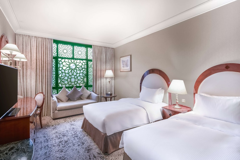 Deluxe Room - Photo 4