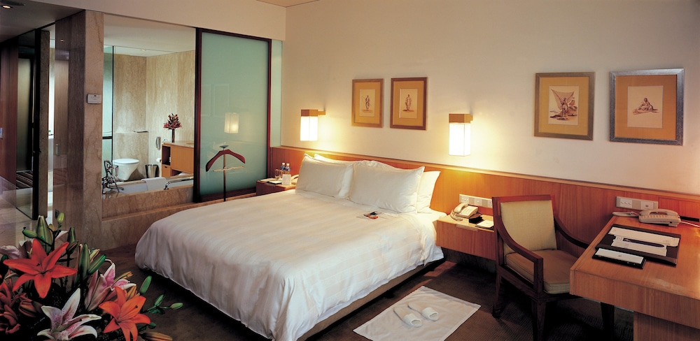 Room, 1 King Bed, Garden View - Photo 2
