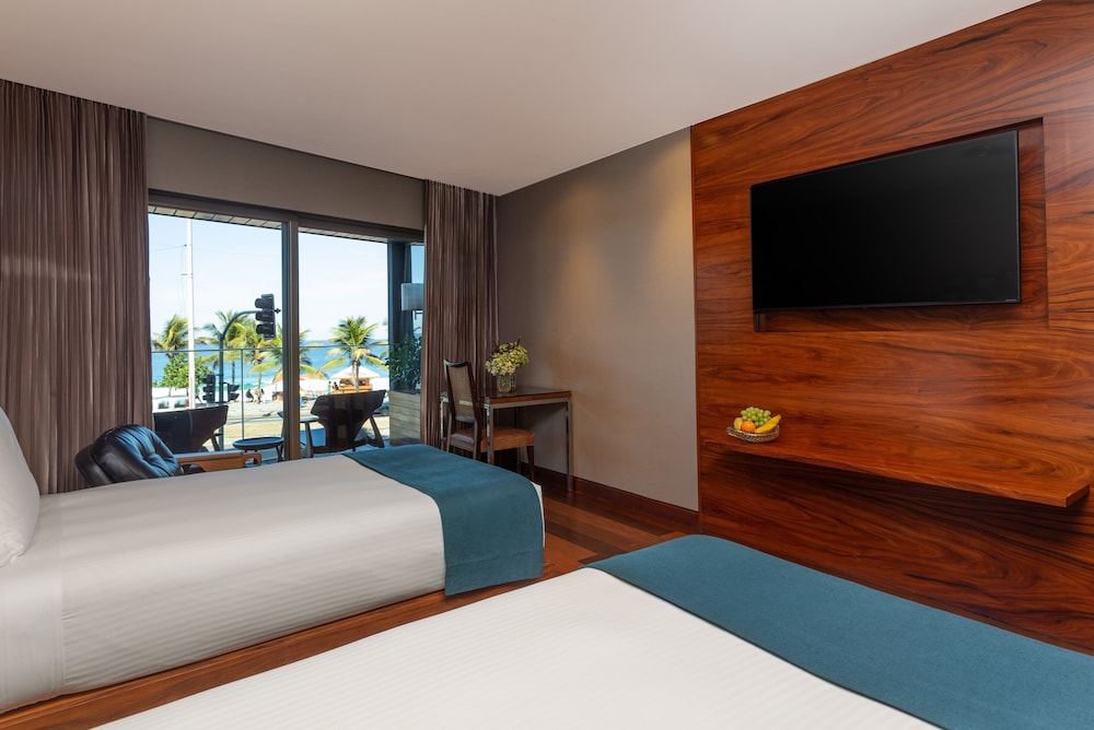 Deluxe Suite, 1 King Bed, Oceanfront