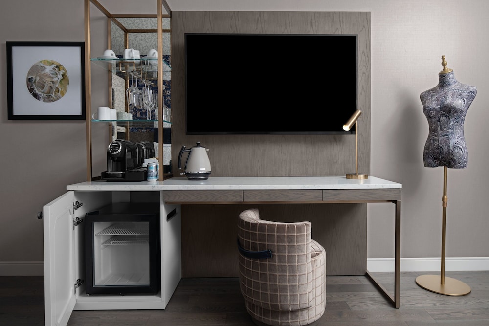 Suite, 1 Bedroom, City View