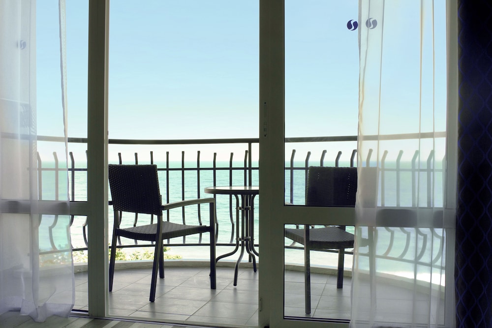 Double Room, Balcony, Partial Sea View photo 2