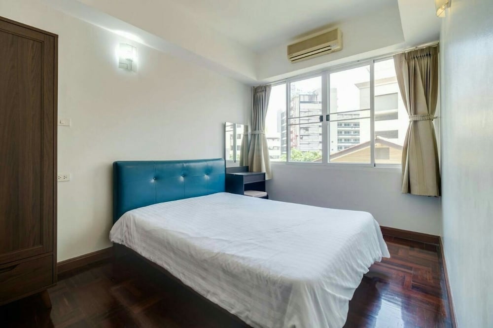 2 Bedrooms photo 2