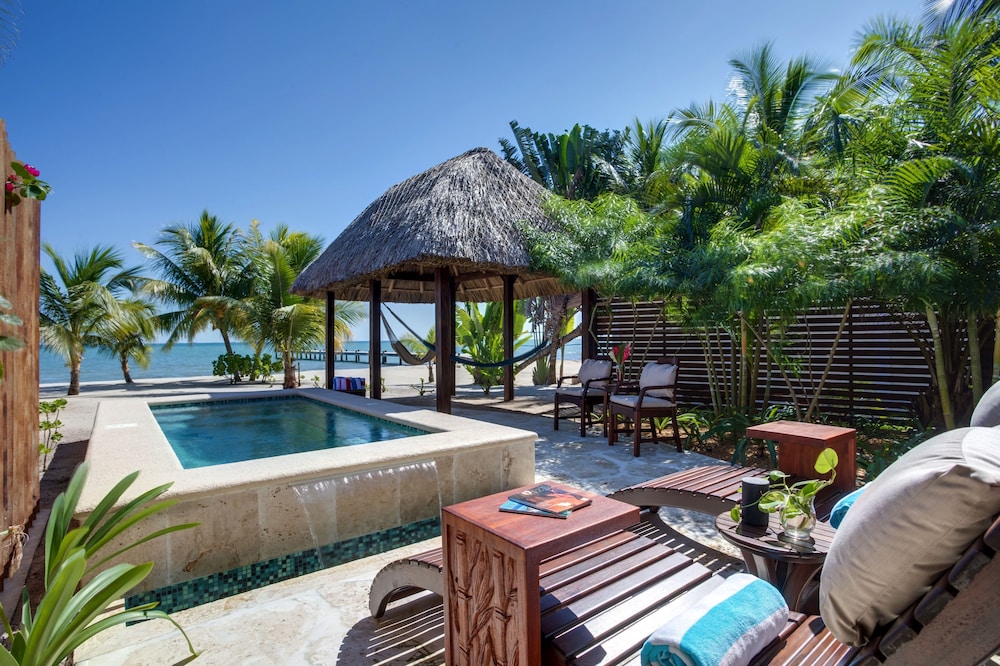 Turtle Luxury Villa, 1 Bedroom, Private Pool, Ocean View photo 1