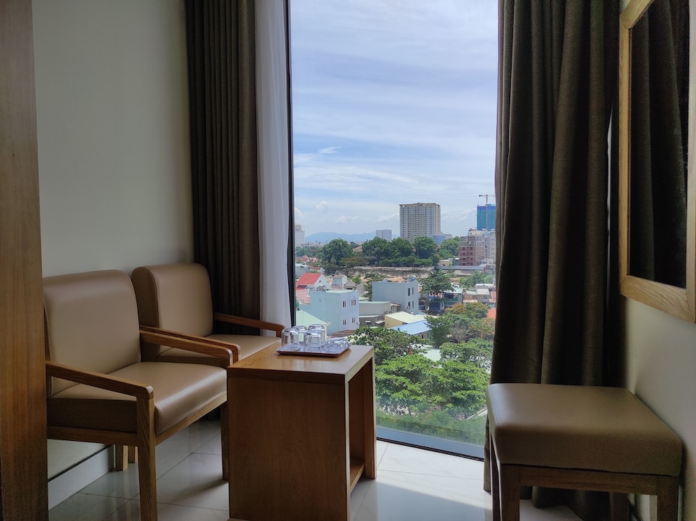 Deluxe Quadruple Room, Partial Ocean View - Photo 4