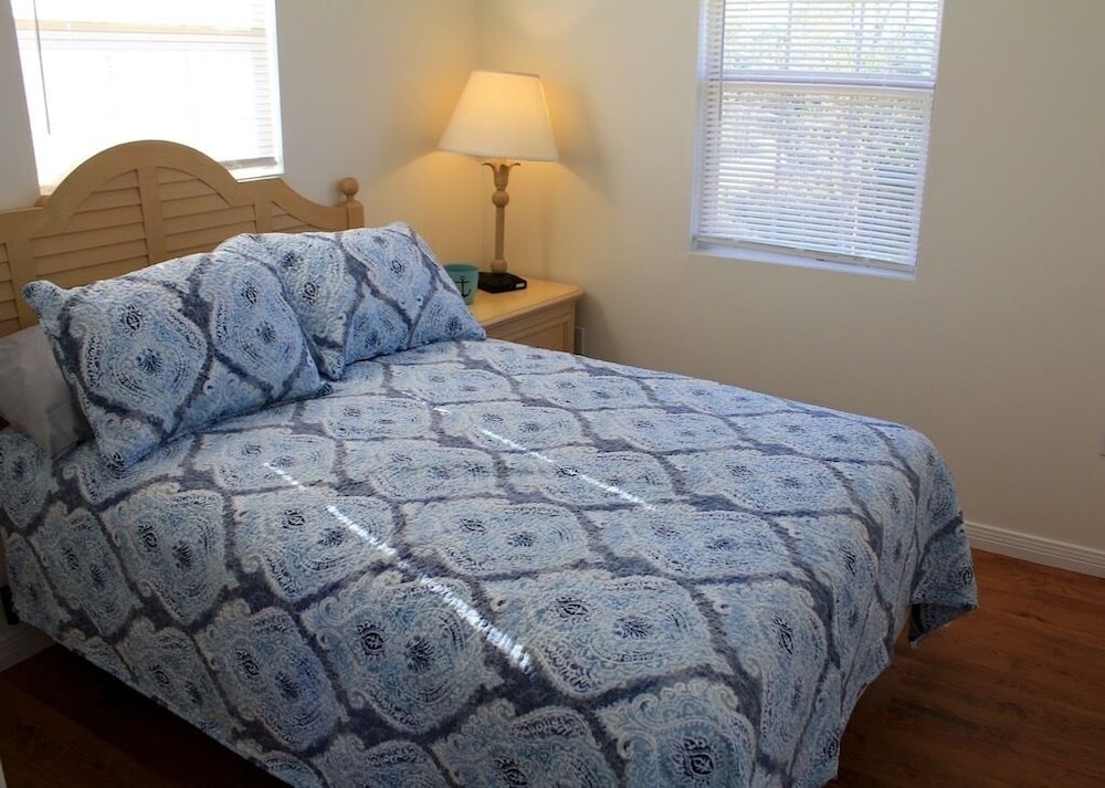 Comfort Cottage, Private Bathroom, Canal View (Fish-on Hideaway)