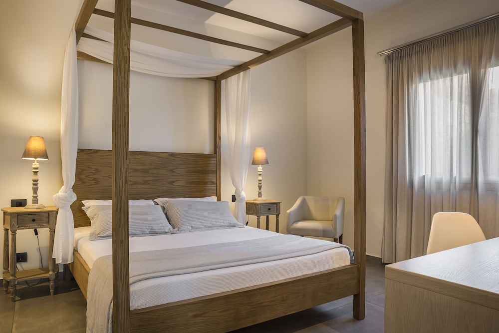 Luxury Suite, 1 Bedroom, Terrace, Partial Sea View photo 1