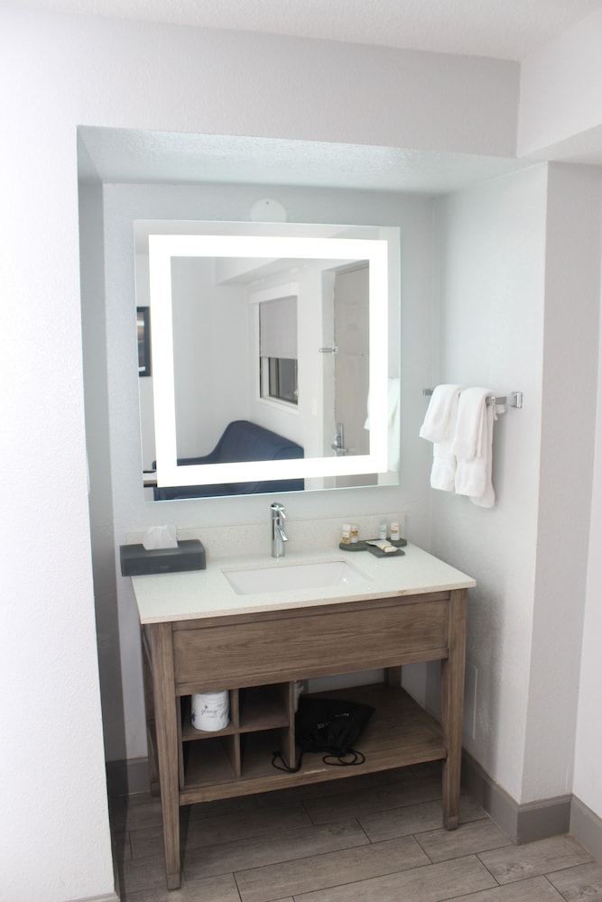 Suite, Multiple Beds, Non Smoking, Oceanfront - Photo 3