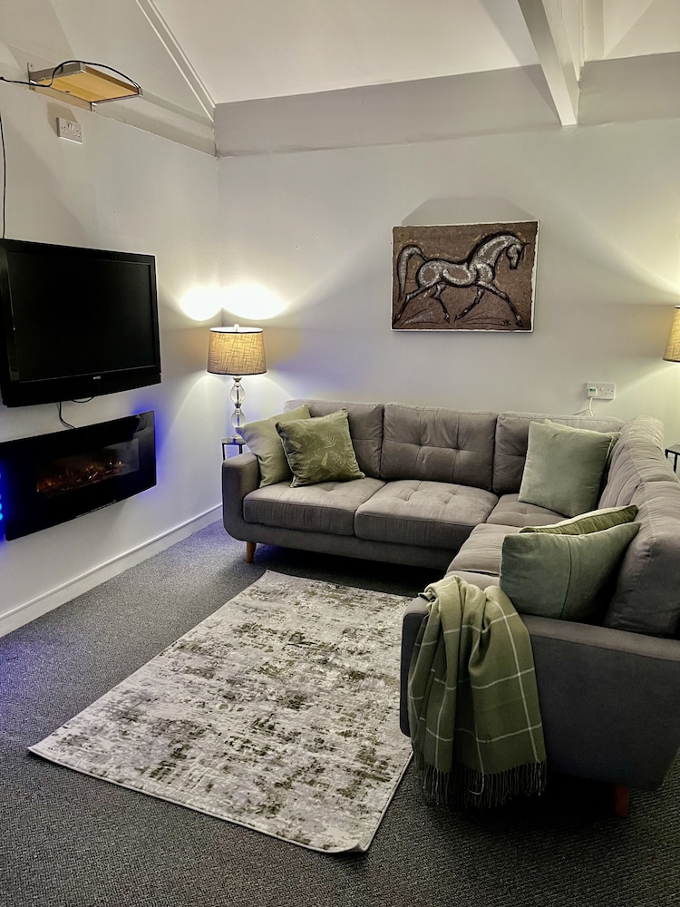 Family Studio Suite, Fireplace, Garden View photo 1