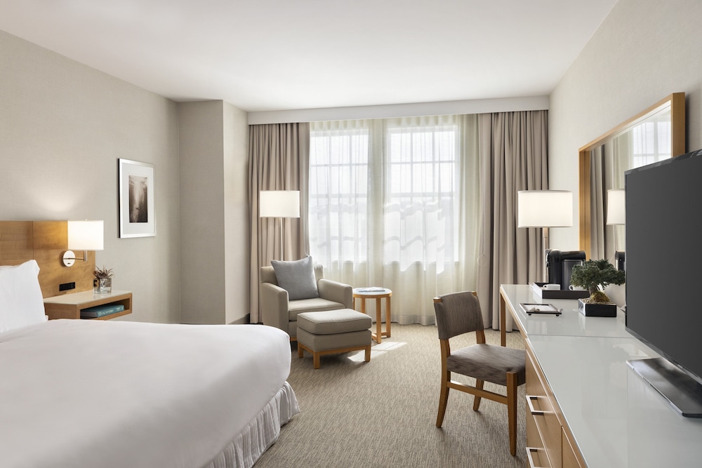 Classic Room, 1 King Bed, Mobility Accessible (Communications) - Photo 3