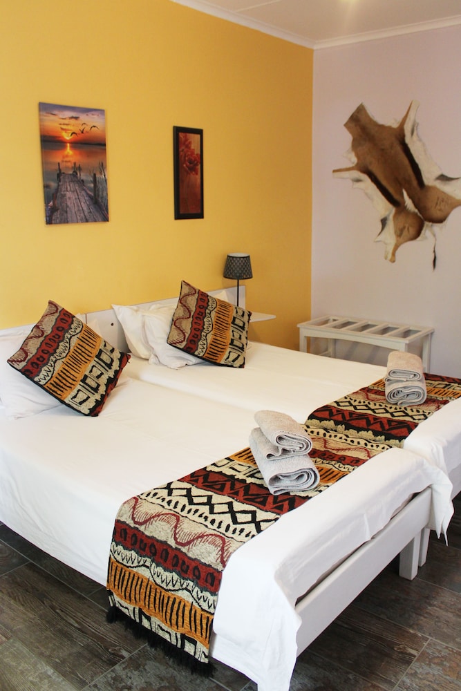 Standard Room, 1 Queen Bed