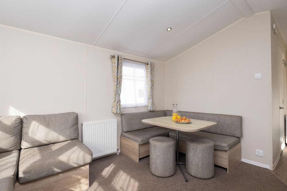 Mobile Home (Suncrest Plus) photo 3