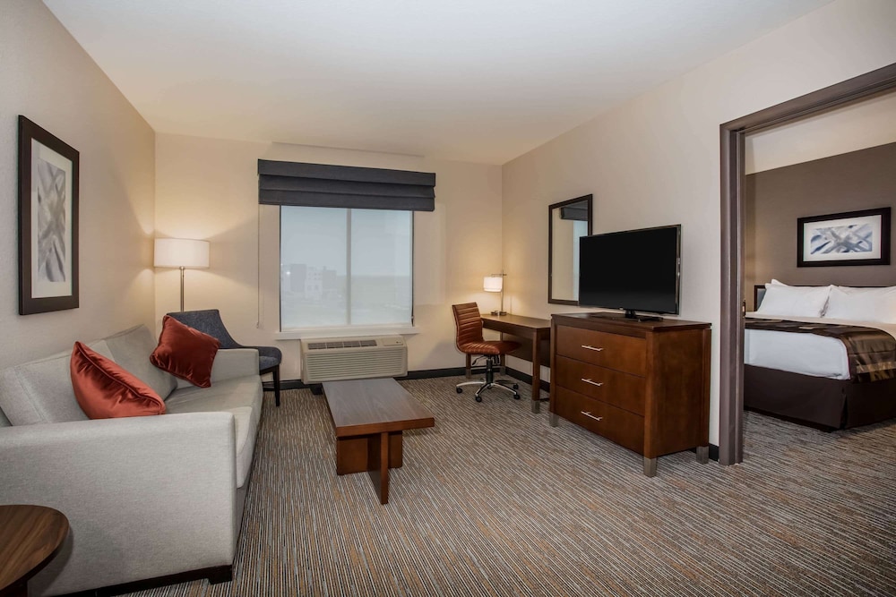 Suite, 1 King Bed, Non Smoking - Photo 1