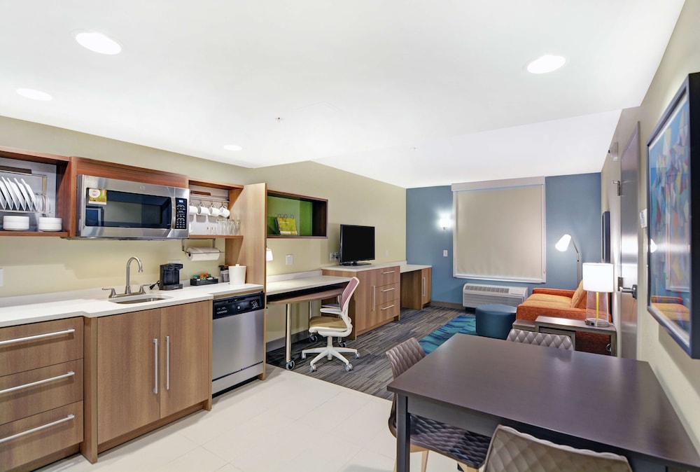 Suite, 1 King Bed, Accessible (Roll-In Shower) - Photo 2
