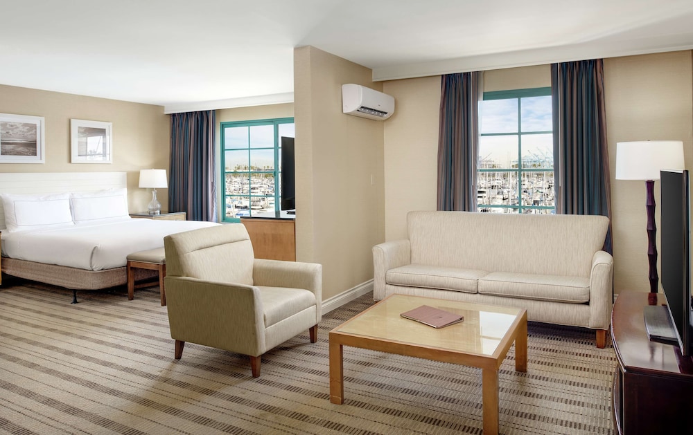 Junior Suite, 1 King Bed, Marina View - Photo 4