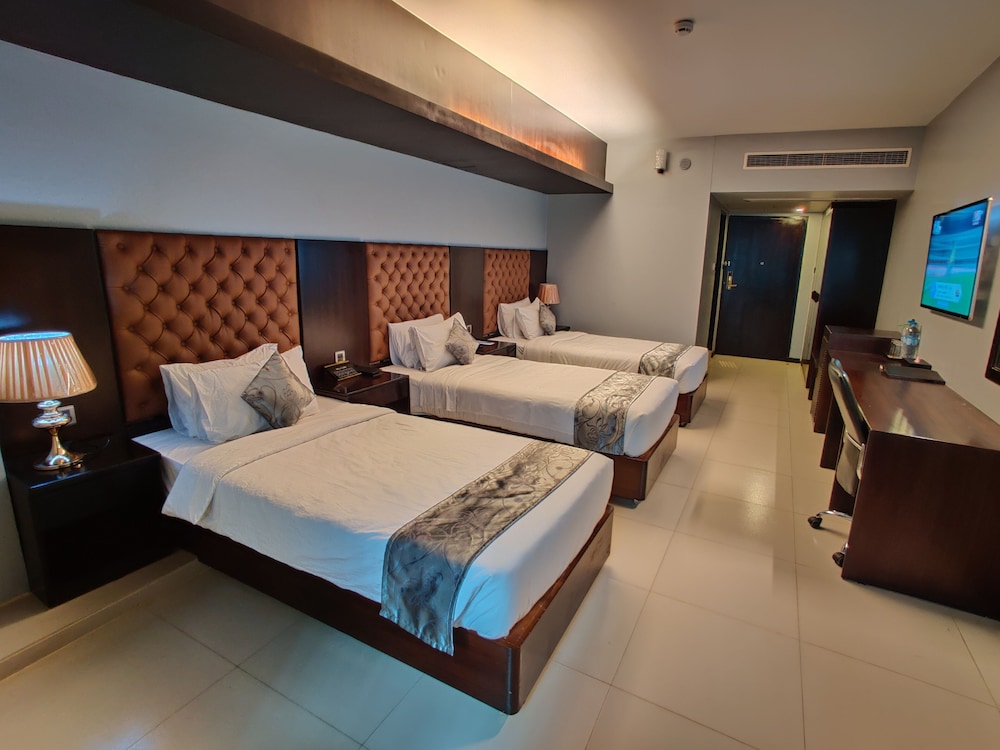 Deluxe Triple Room, 3 Twin Beds photo 2