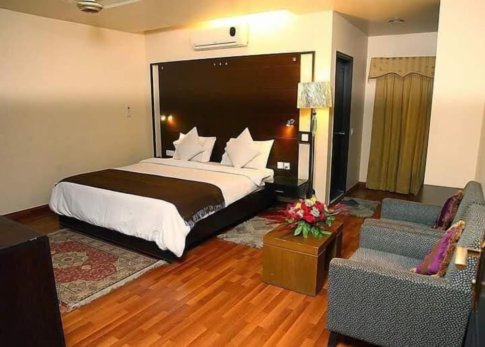 Deluxe Double Room - Photo 9