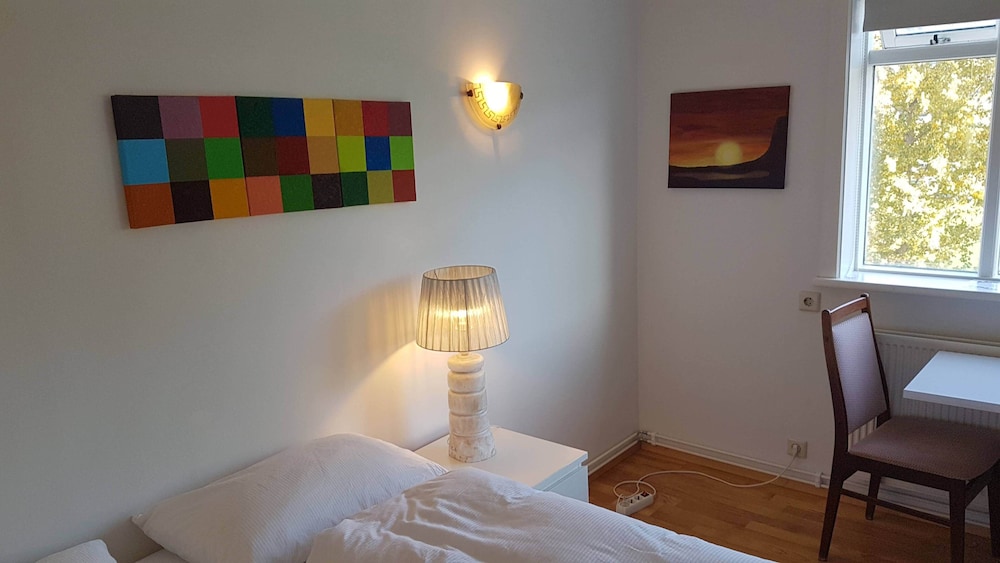Basic Double Room, Shared Bathroom photo 3